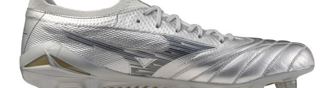 Nahkaisten futiskenkien hoitaminen